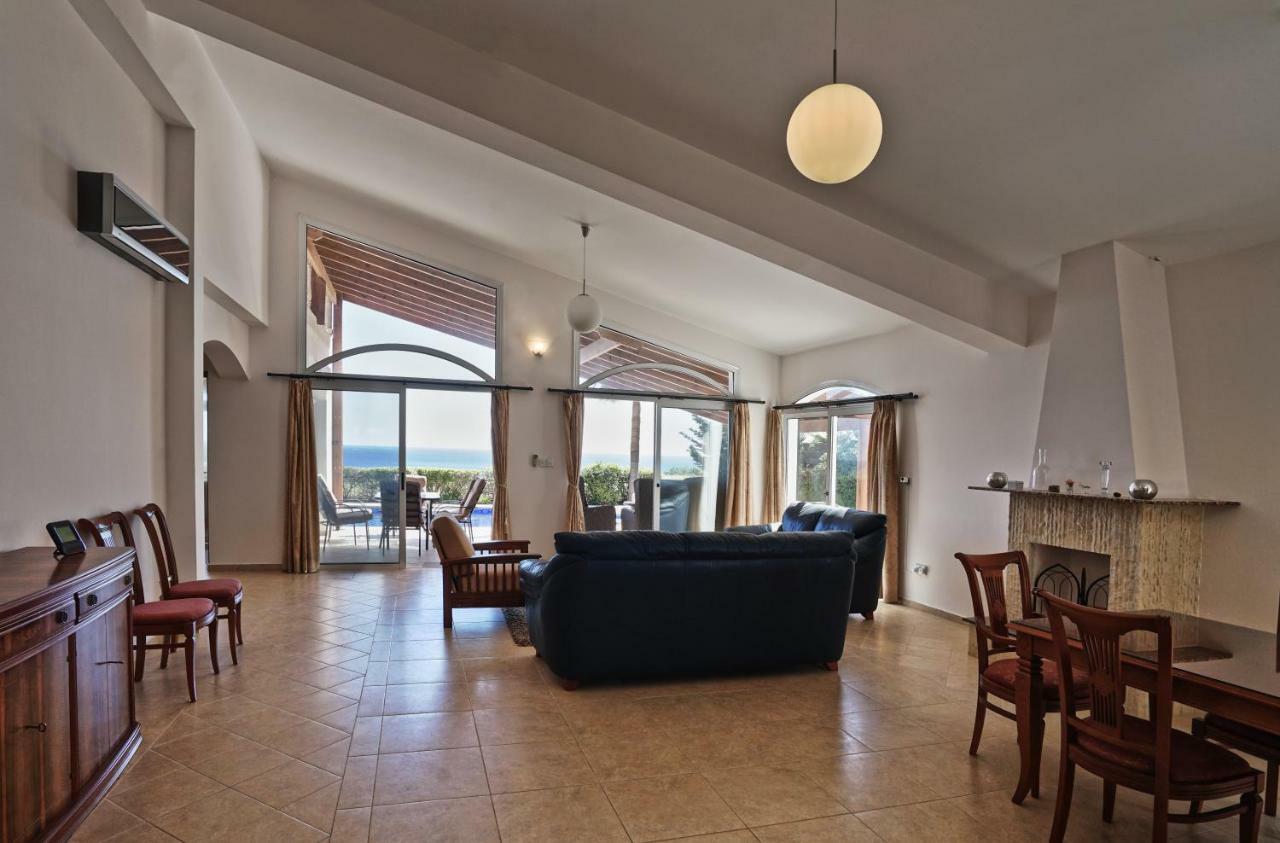 Unforgettable Family Escape - Cliffside Villa With Panoramic Sea Views And Kid-Friendly Private Pool Pissouri Zewnętrze zdjęcie
